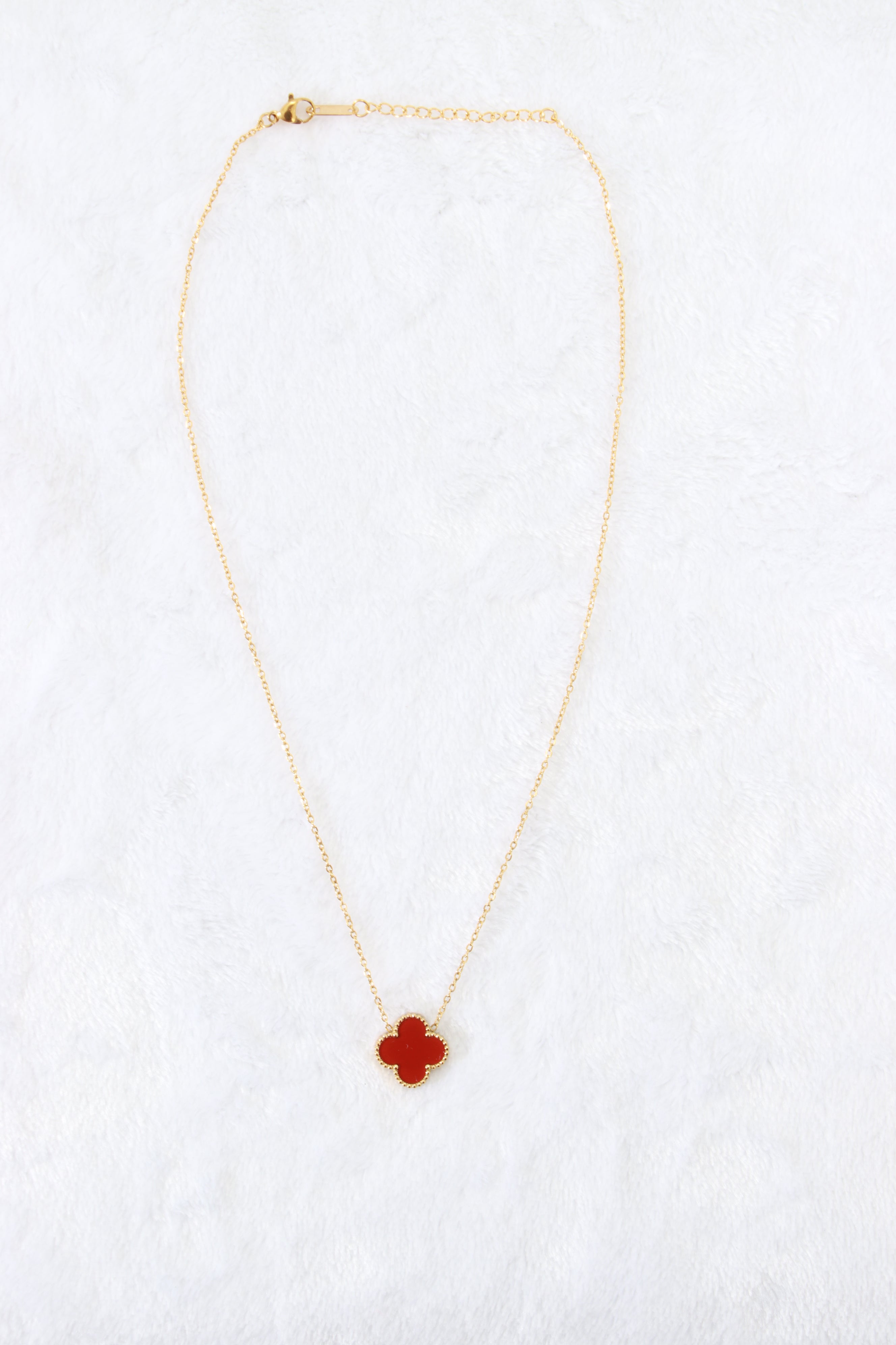 18k Gold VCA Inspired Necklace Clover (Red/White), Women's Fashion, Jewelry  & Organizers, Necklaces on Carousell