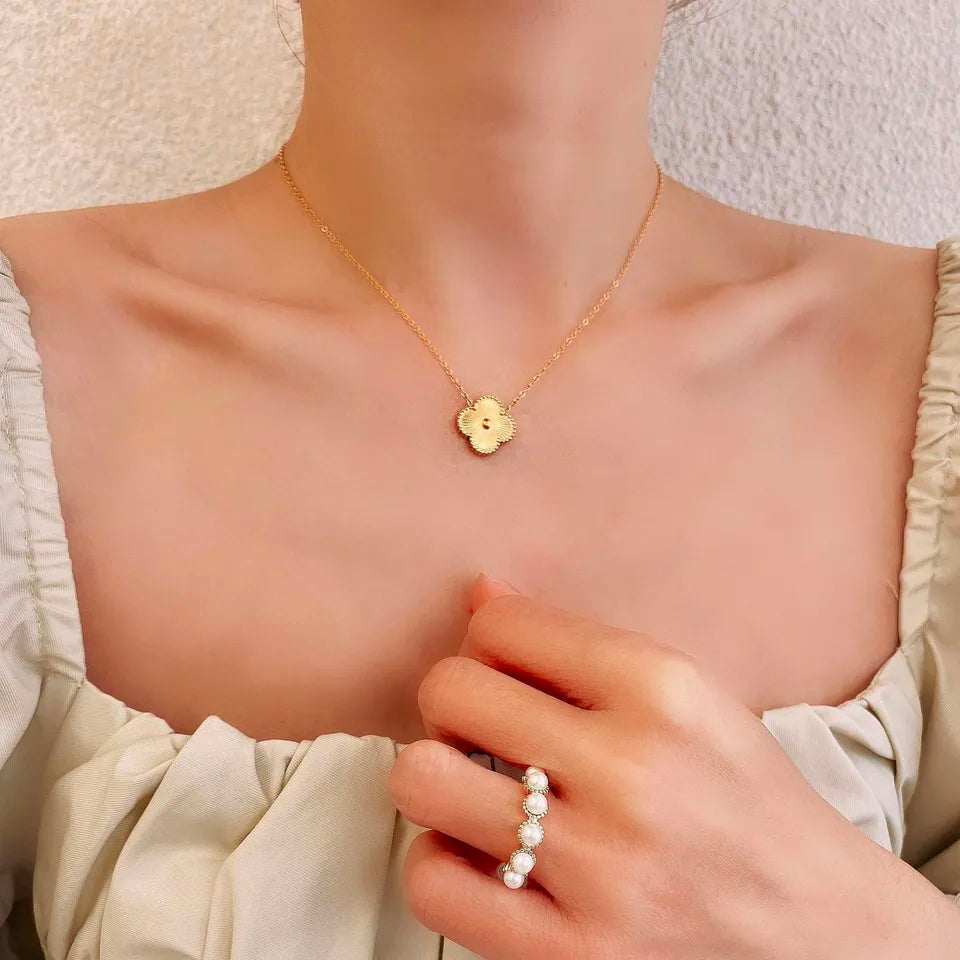 Cartier Diamond Gold Flower Necklace | Gold flowers, Vintage choker necklace,  Necklace